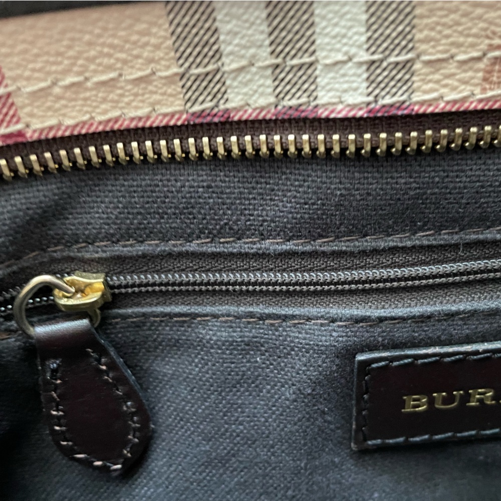 Authentic Burberry Haymarket Check Medium Regent Tote. Used twice. No damages - Picture 10 of 10